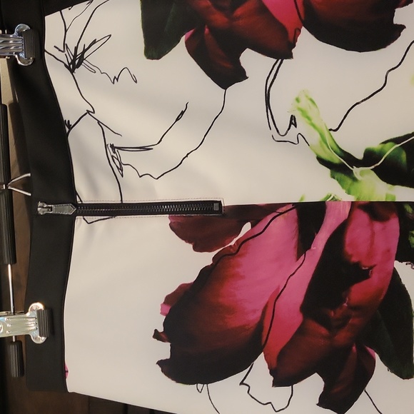 Gorgeous sexy skirt to wear on any occasion. - Picture 3 of 3